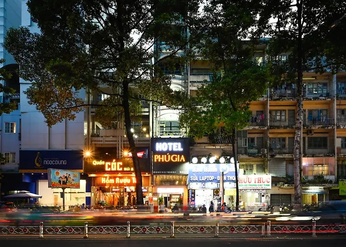 Phu Gia Hotel 193 Nguyen Thai Hoc Street
