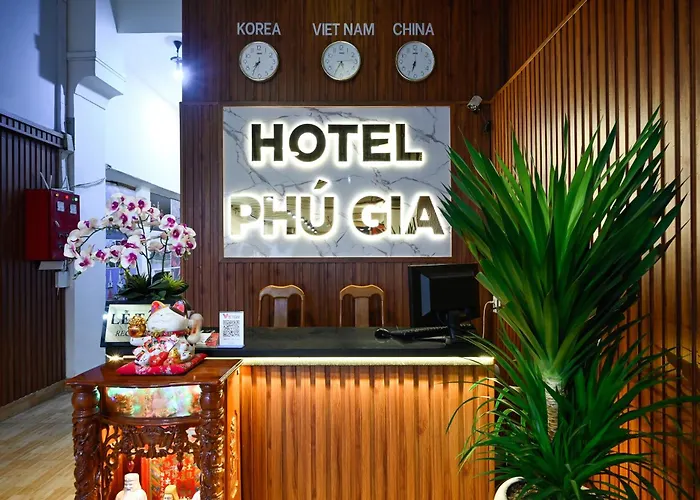Phu Gia Hotel 193 Nguyen Thai Hoc Street